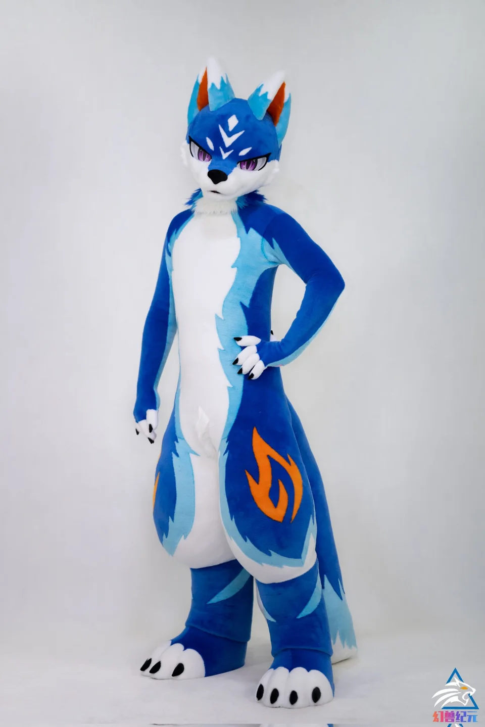 Blue and white HUAN series character
