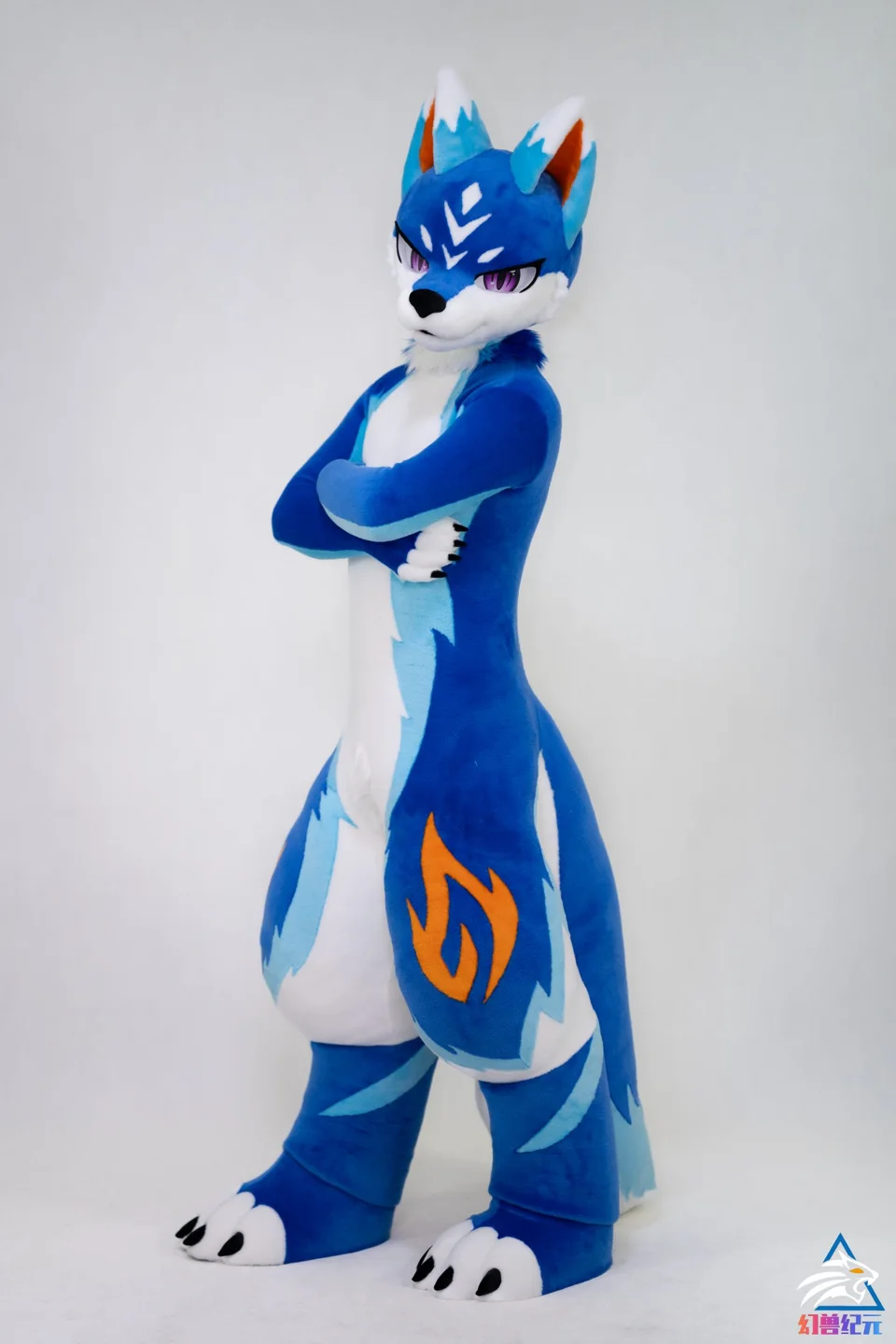 Blue and white HUAN series character